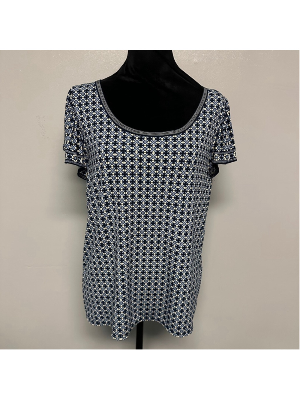 MAX STUDIO Short Sleeve Blouse Blue White Geometric Women’s Size Small